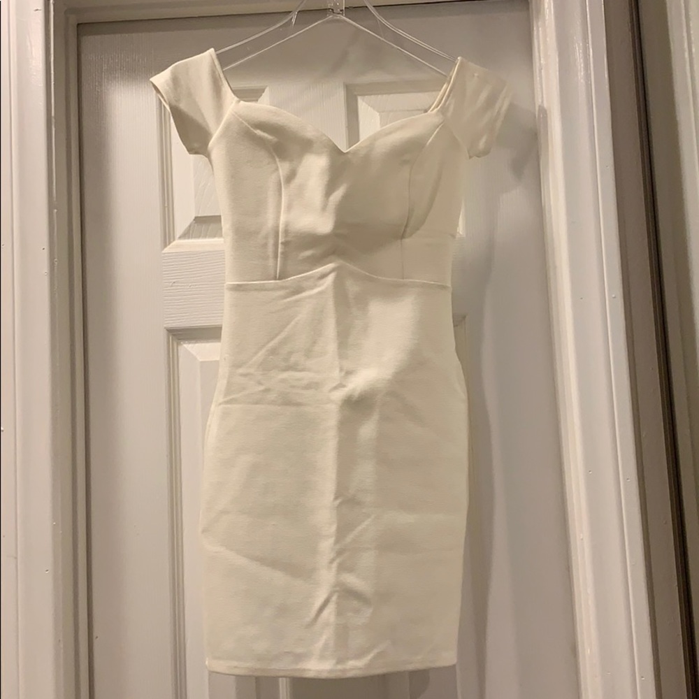 NWOT SOLEMIO Sexy White Off-shoulder Bodycon Dress